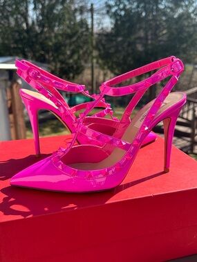 *NEW* VALENTINO ROCKSTUD HEELS (IT 40)
